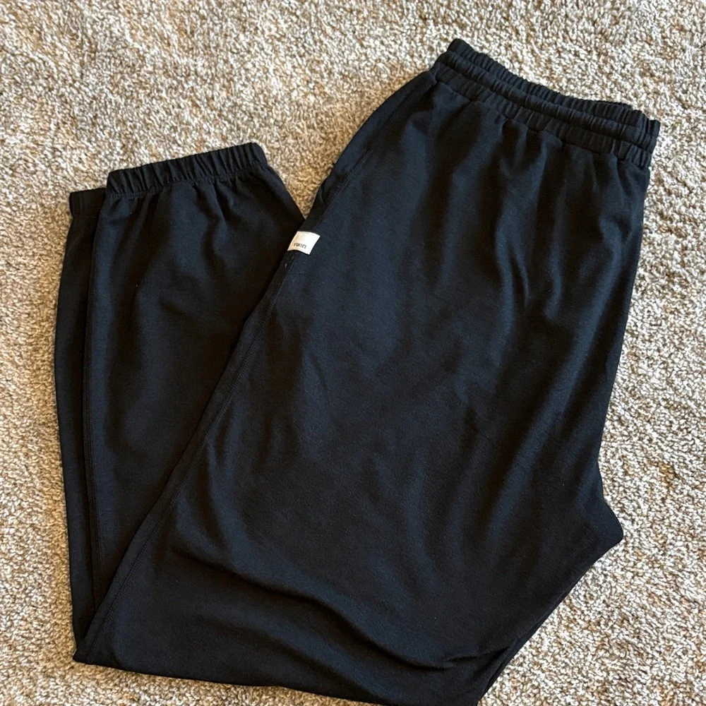 Vuori women’s Black boyfriend Jogger Pants medium - Picture 1 of 4